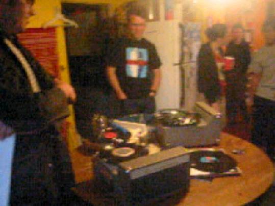 click for kitchen broken LP trio .avi