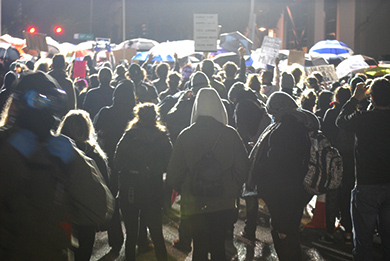 11th and pine barricade
crowd