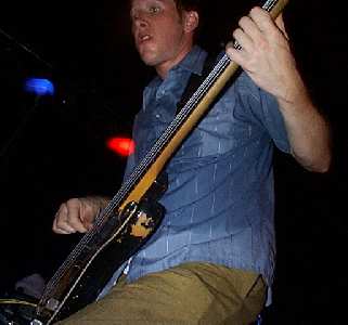 Dcp12418 - ampwalking bassist